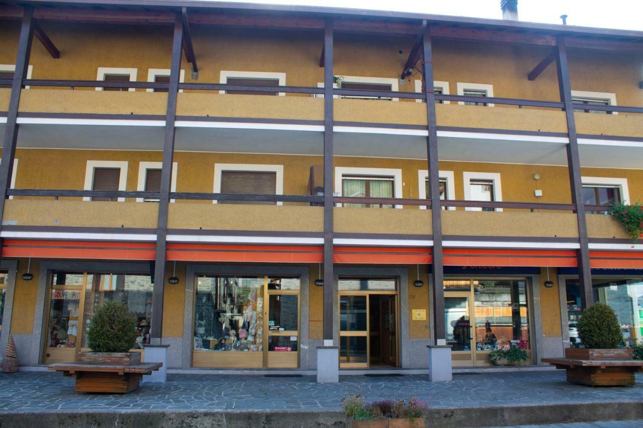 דירות קייזה אין ולמלנקו Trilocale In Centro A Chiesa Valmalenco מראה חיצוני תמונה